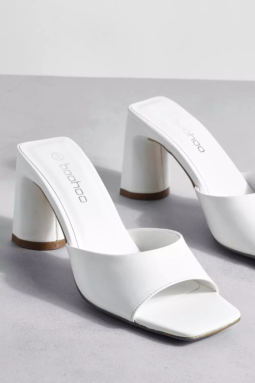 White Low Flat Heel Mule   صورة بديلة