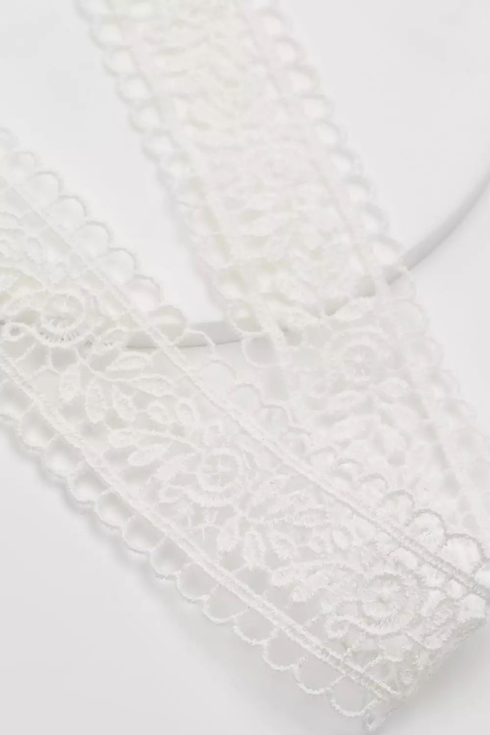 White Lace Choker  صورة بديلة