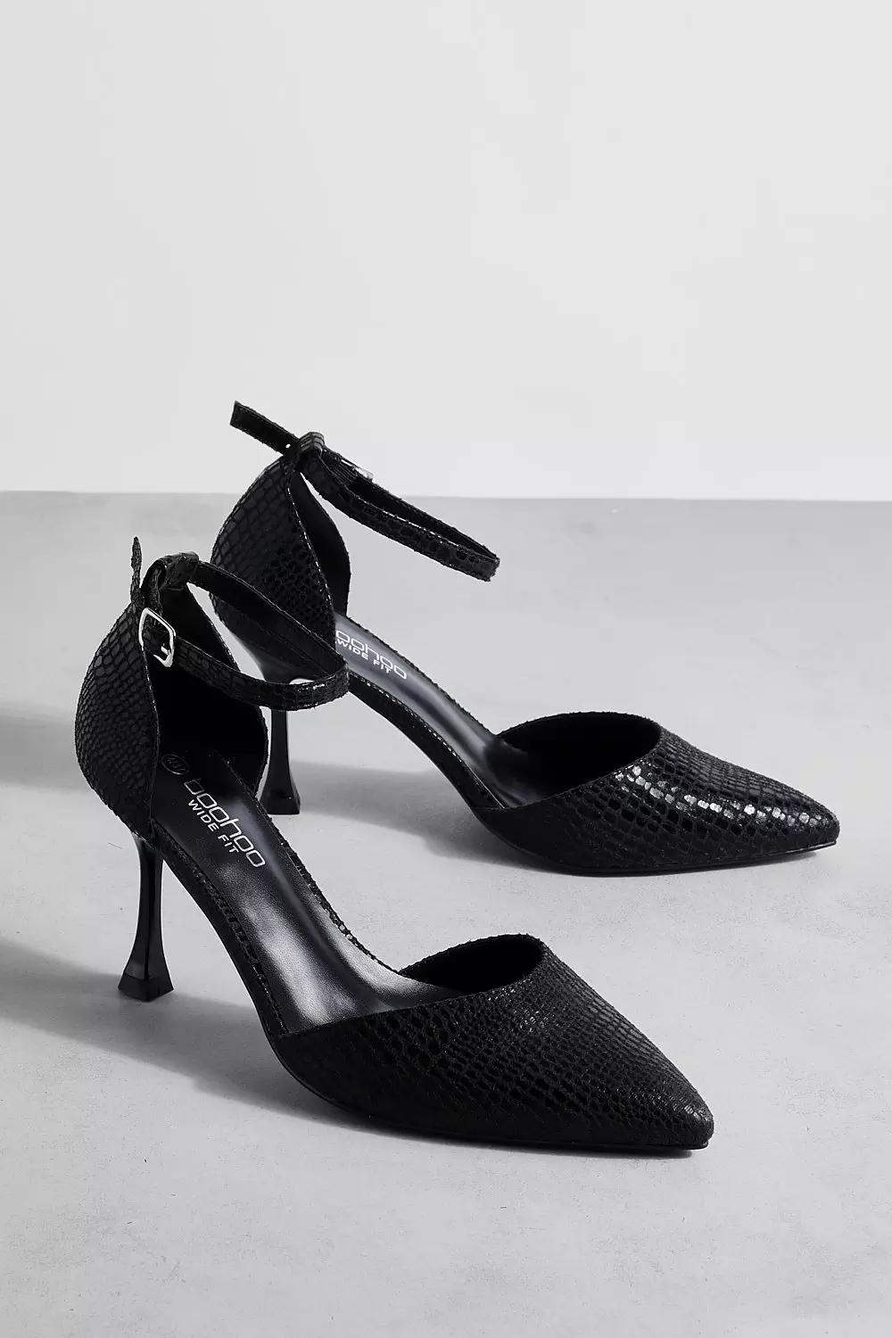 Snakeskin sale court heels