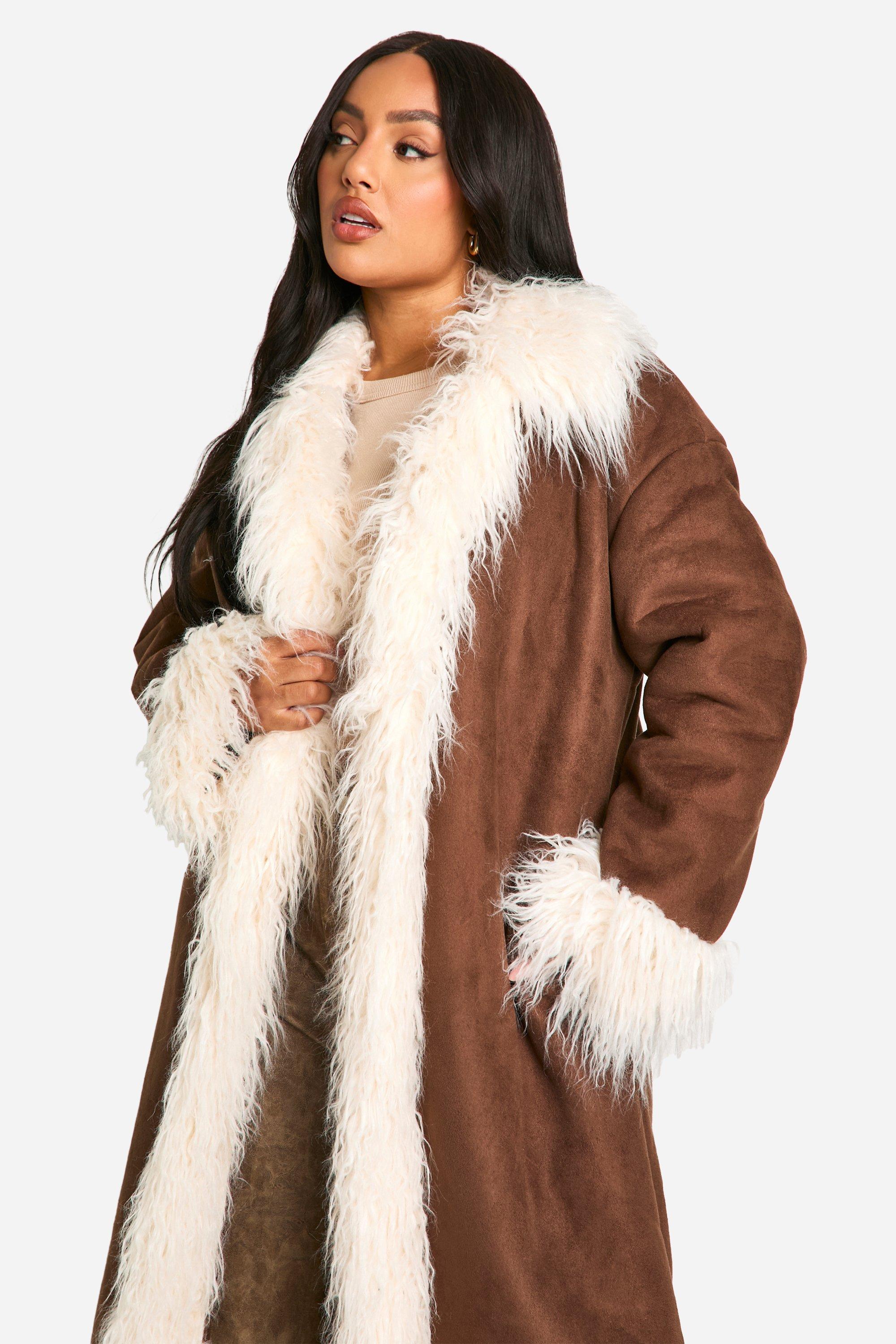 Grande taille Manteau en daim bordure en fausse fourrure boohoo