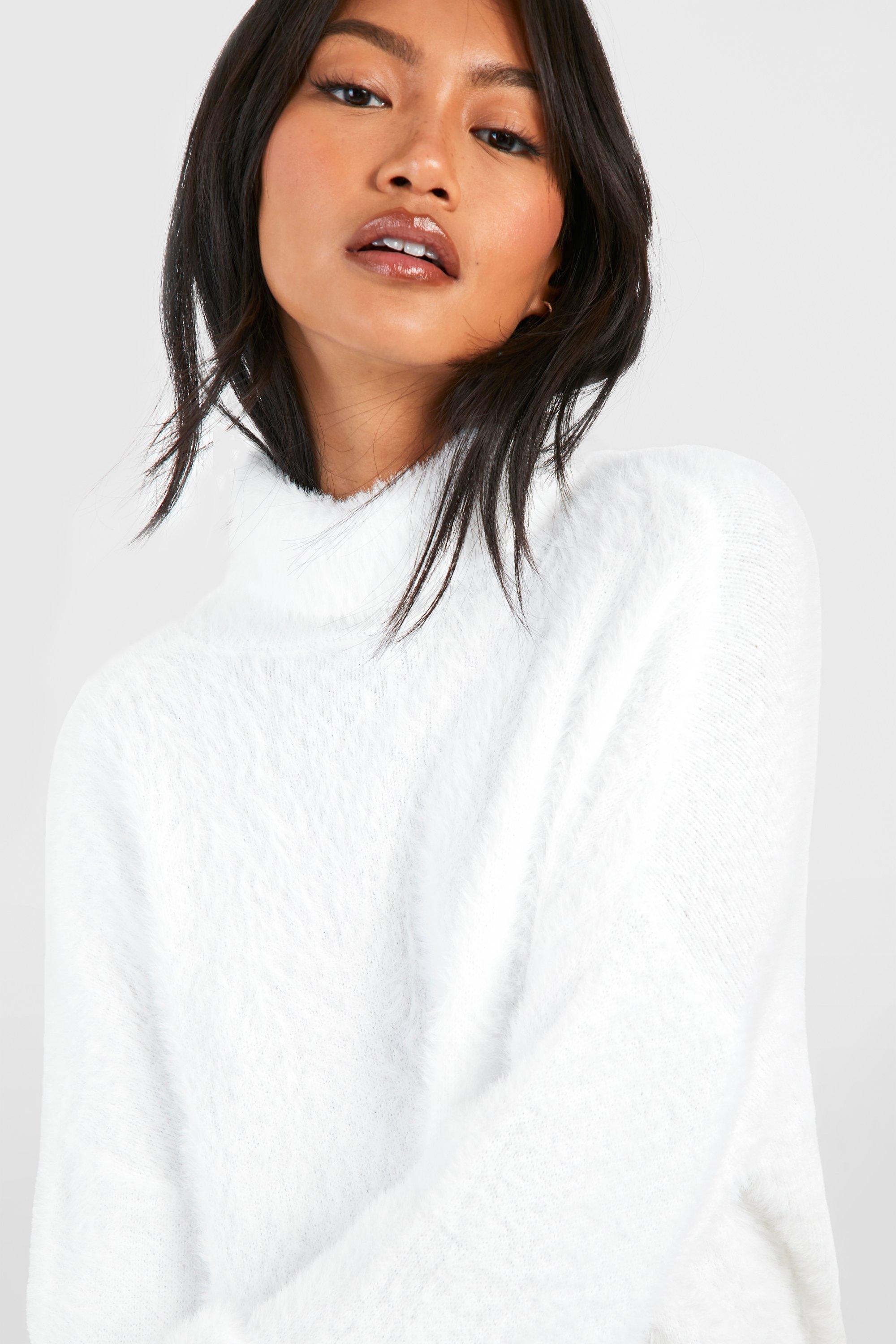 Fluffy roll outlet neck jumper