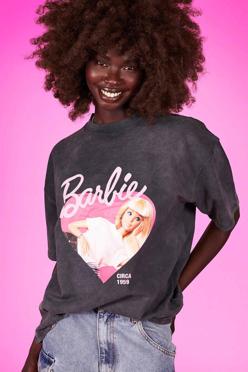 Black barbie graphic online tee