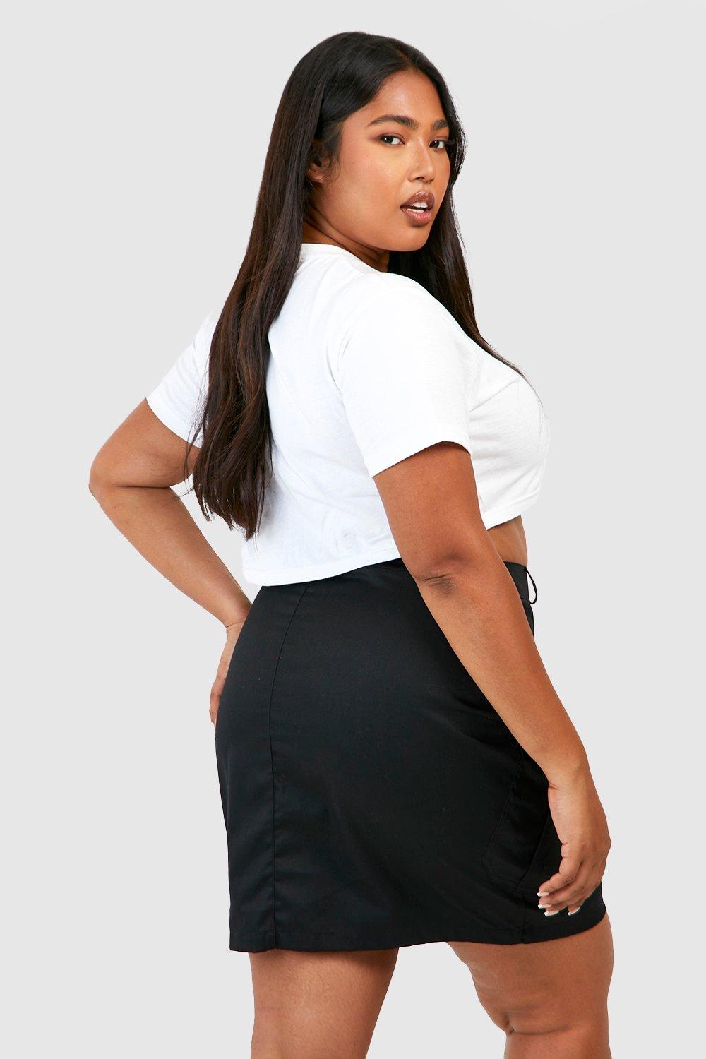 Plus size black skirt with outlet pockets