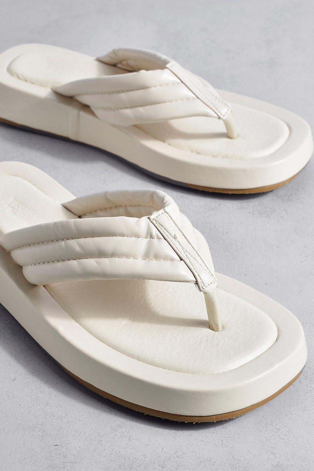 Boohoo flip flops on sale