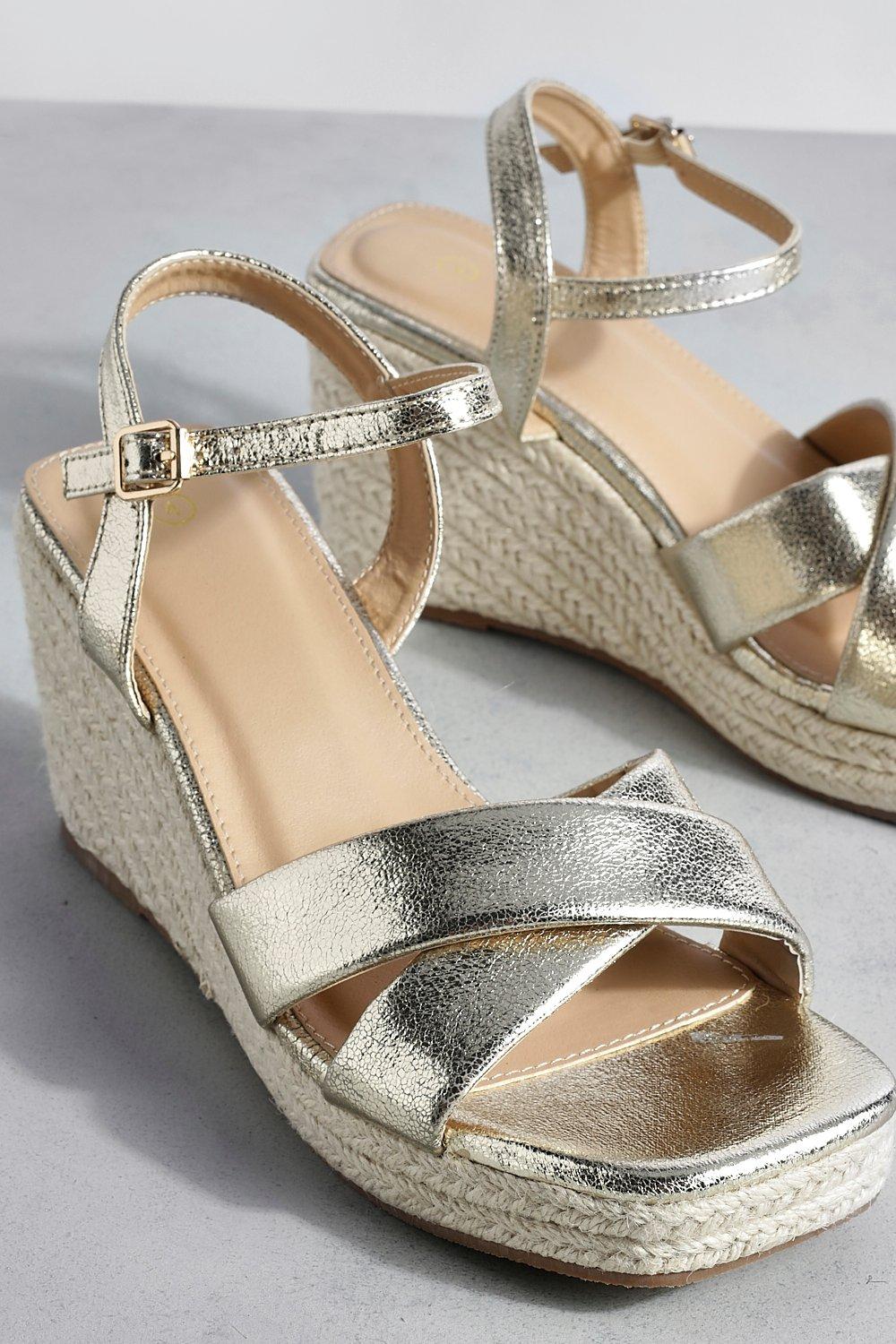 Gold store wedges boohoo