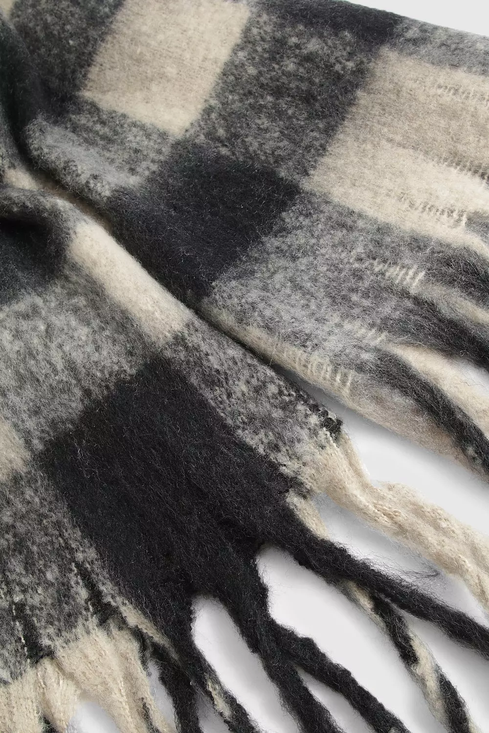 Black Chunky Dog Tooth Tassel Scarf  صورة بديلة