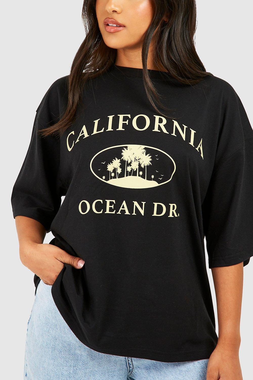 boohoo Petite California Slogan T-Shirt