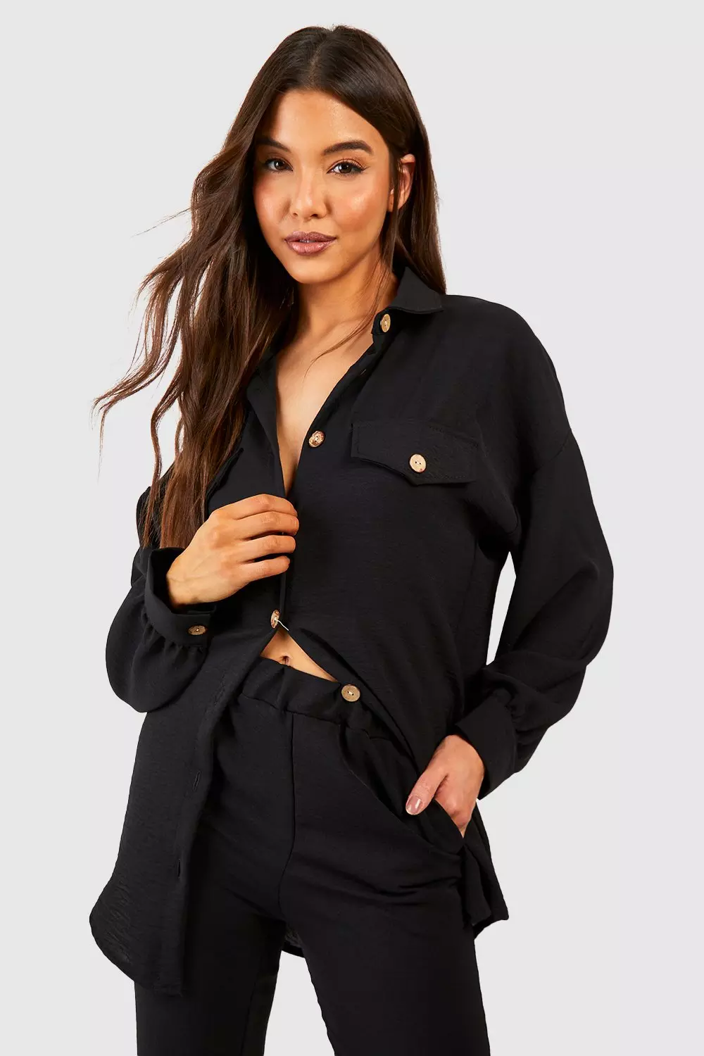 Black Hammered Contrast Button Relaxed Fit Shirt صورة بديلة