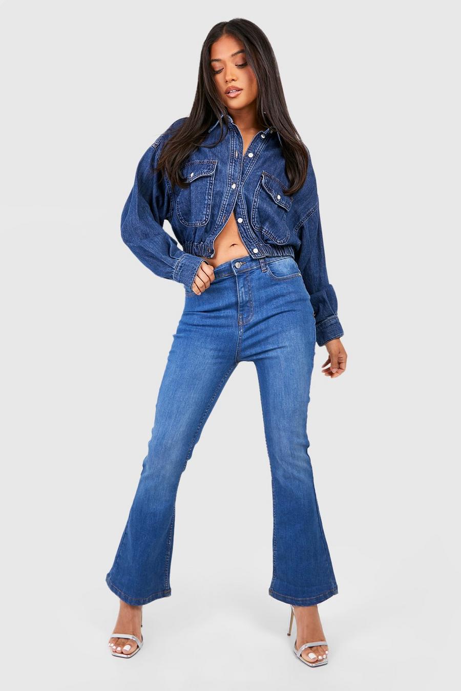 Mid blue Petite Mellanblå skinny jeans med utsvängda ben och hög midja image number 1