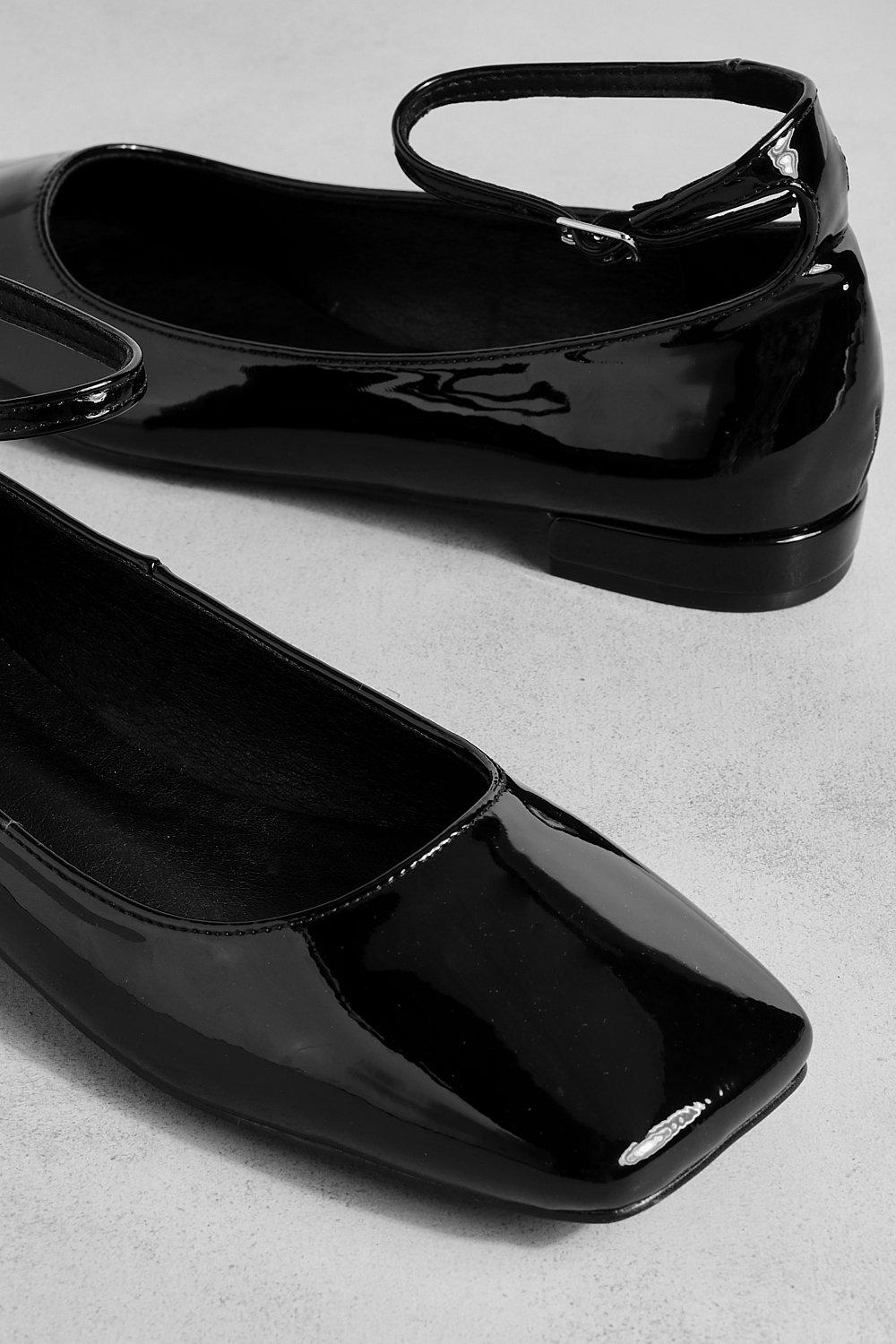 Black square best sale toe flats