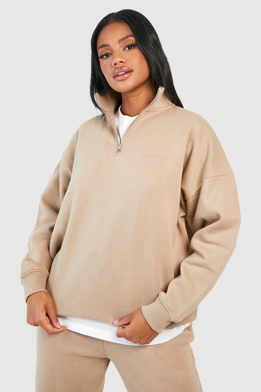Taupe Dsgn Studo Oversize sweatshirt med kort dragkedja och slogan image number 1