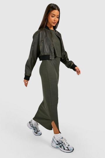Ribbad midikjol med slits khaki