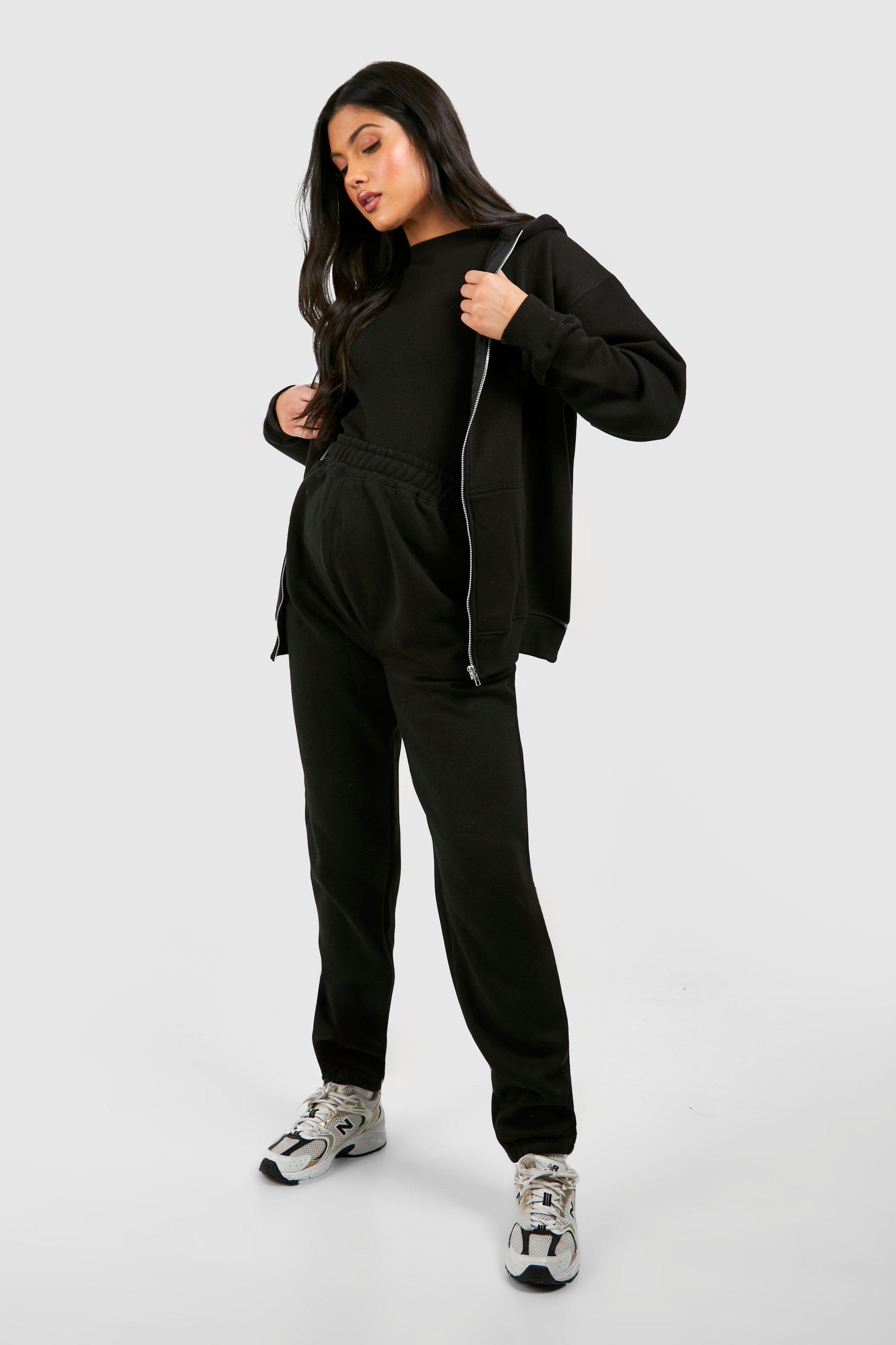 Tuta sportiva Premaman in 3 pezzi con T shirt sagomata a coste e cappuccio boohoo IT