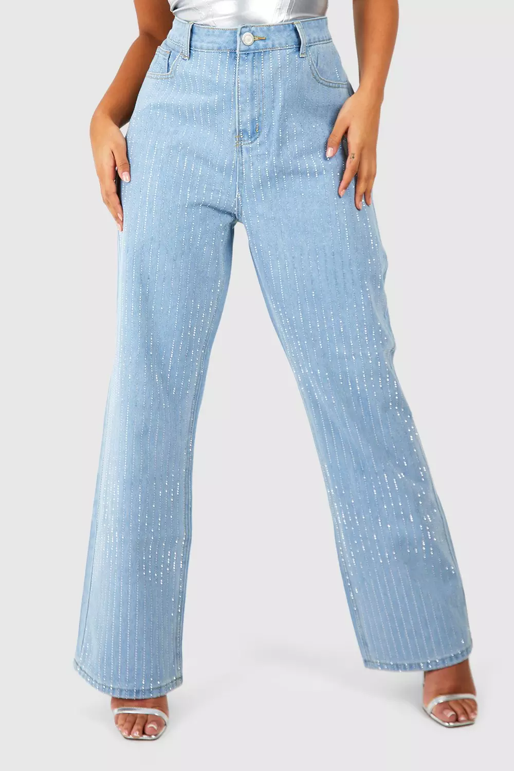 Vintage wash Plus Embellished Straight Leg Jean صورة بديلة