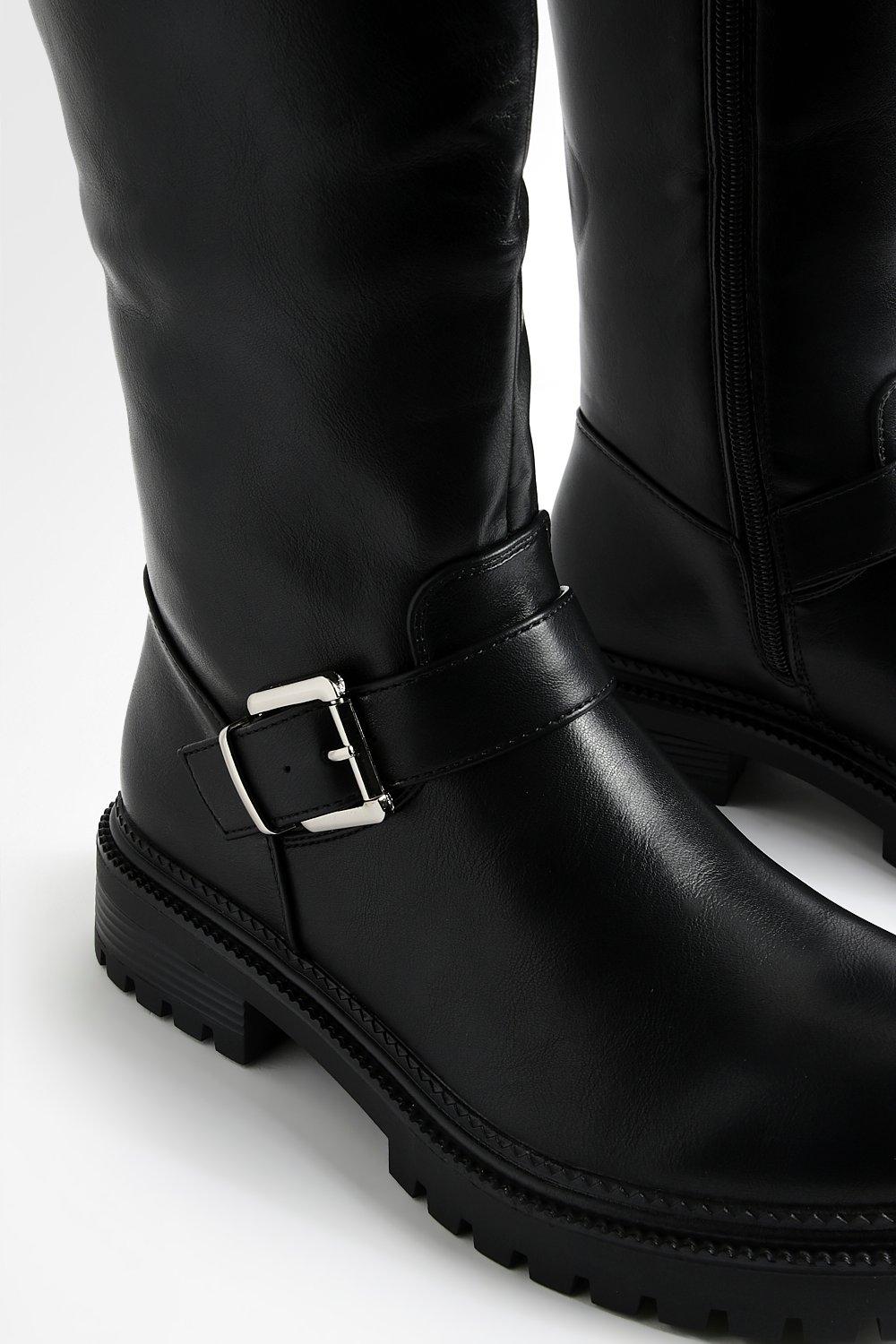 Boohoo hot sale flat boots