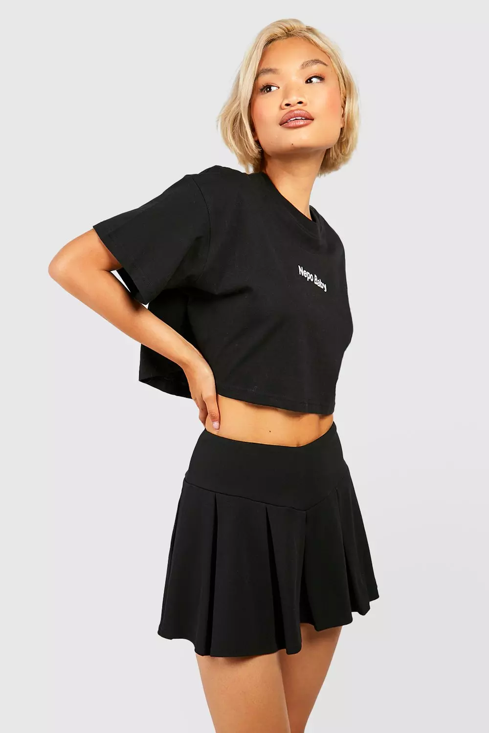 Black V Waistband Pleated Tennis Skirt alternative image