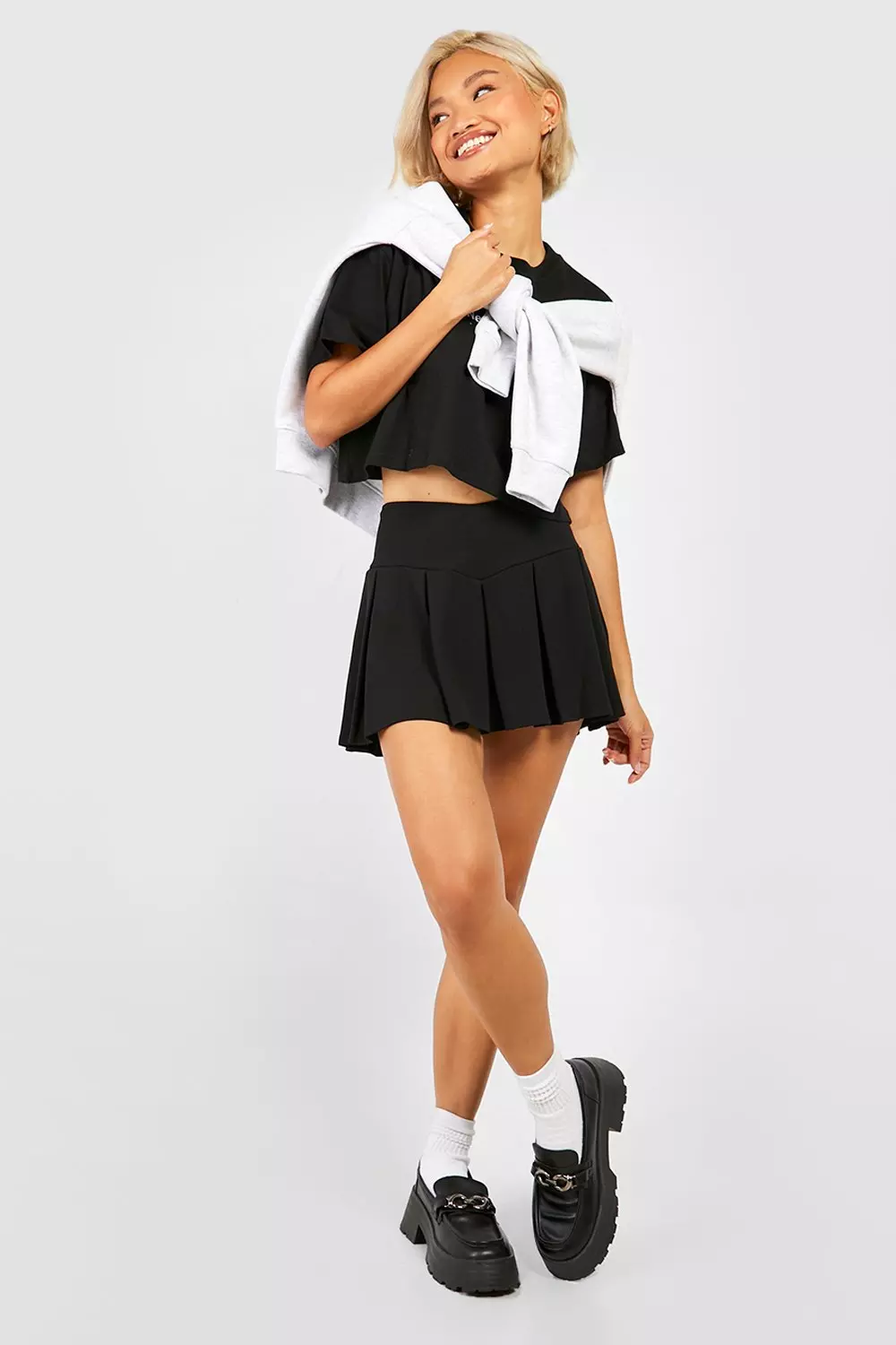 Black V Waistband Pleated Tennis Skirt alternative image