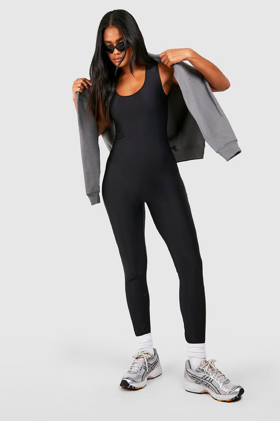 Black Premium Glansig jumpsuit med låg urringning