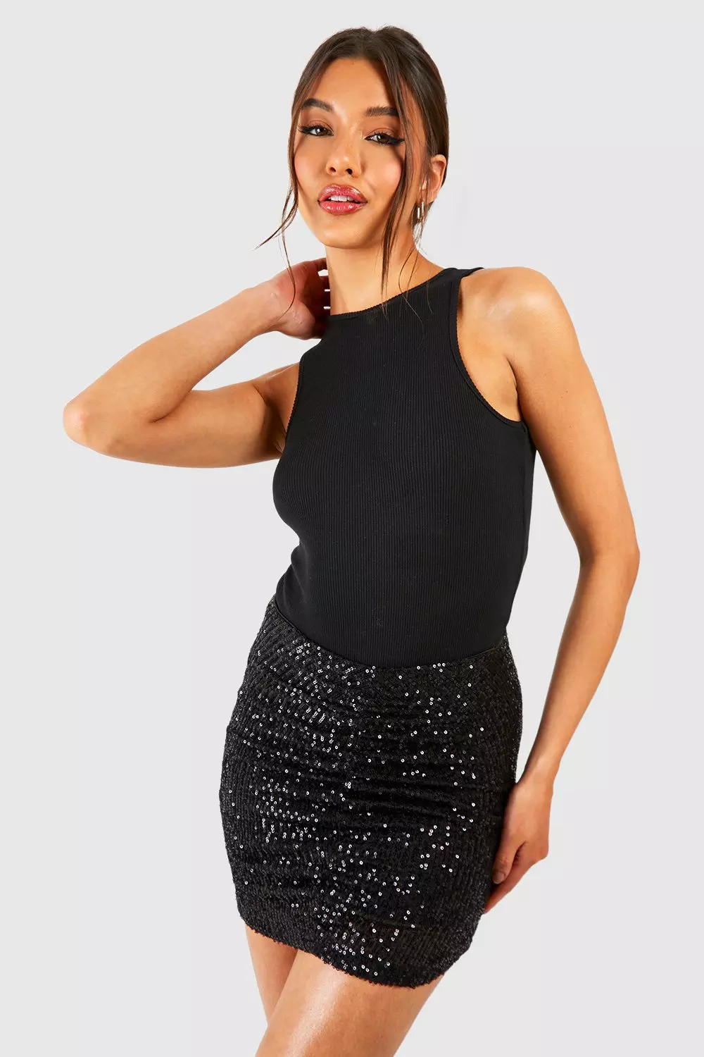 Black Knitted Sequin Ruched Front Mini Skirt صورة بديلة