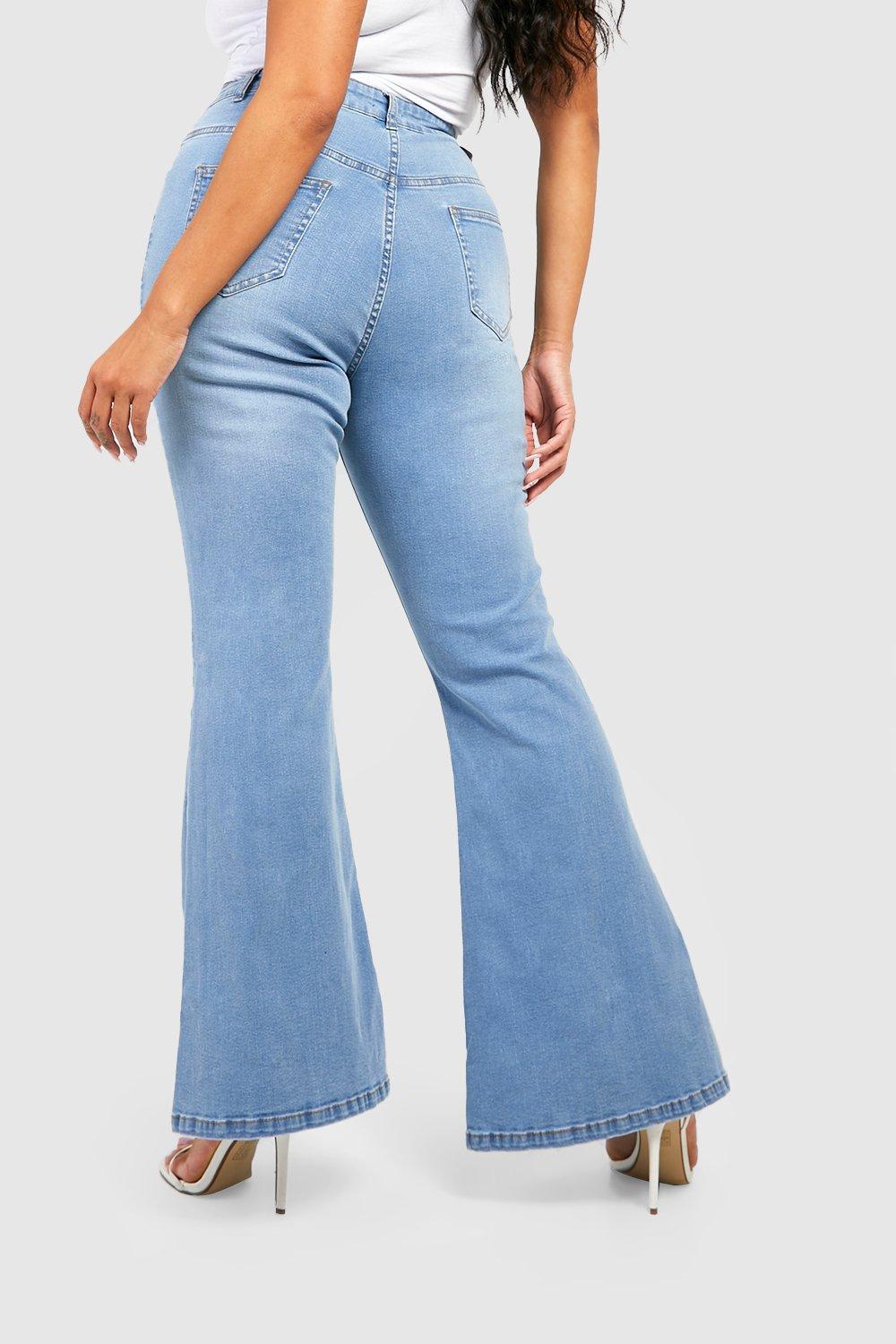 https://media.boohoo.com/i/boohoo/gzz69681_light%20wash_xl_3/female-light%20wash-plus-stretch-denim-flare-jeans