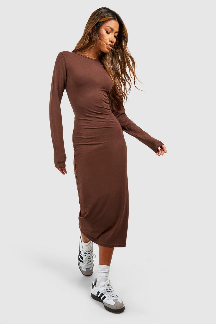 https://media.boohoo.com/i/boohoo/gzz69757_chocolate_xl/female-chocolate-premium-super-soft-midaxi-dress/?w=900&qlt=default&fmt.jp2.qlt=70&fmt=auto&sm=fit