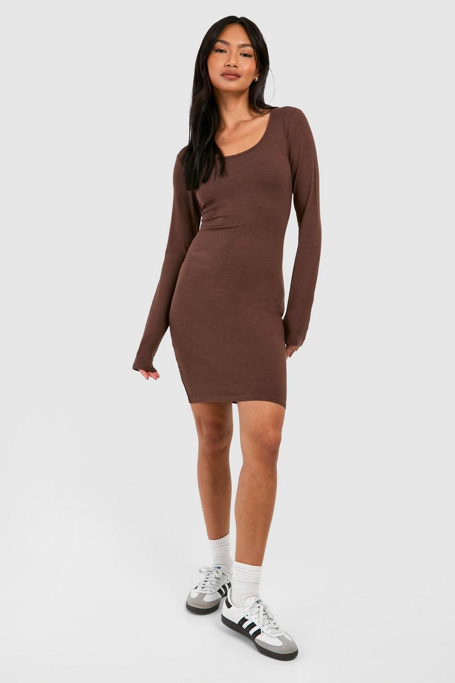 Vestido mini Premium súper suave con escote en U, Chocolate image number 1