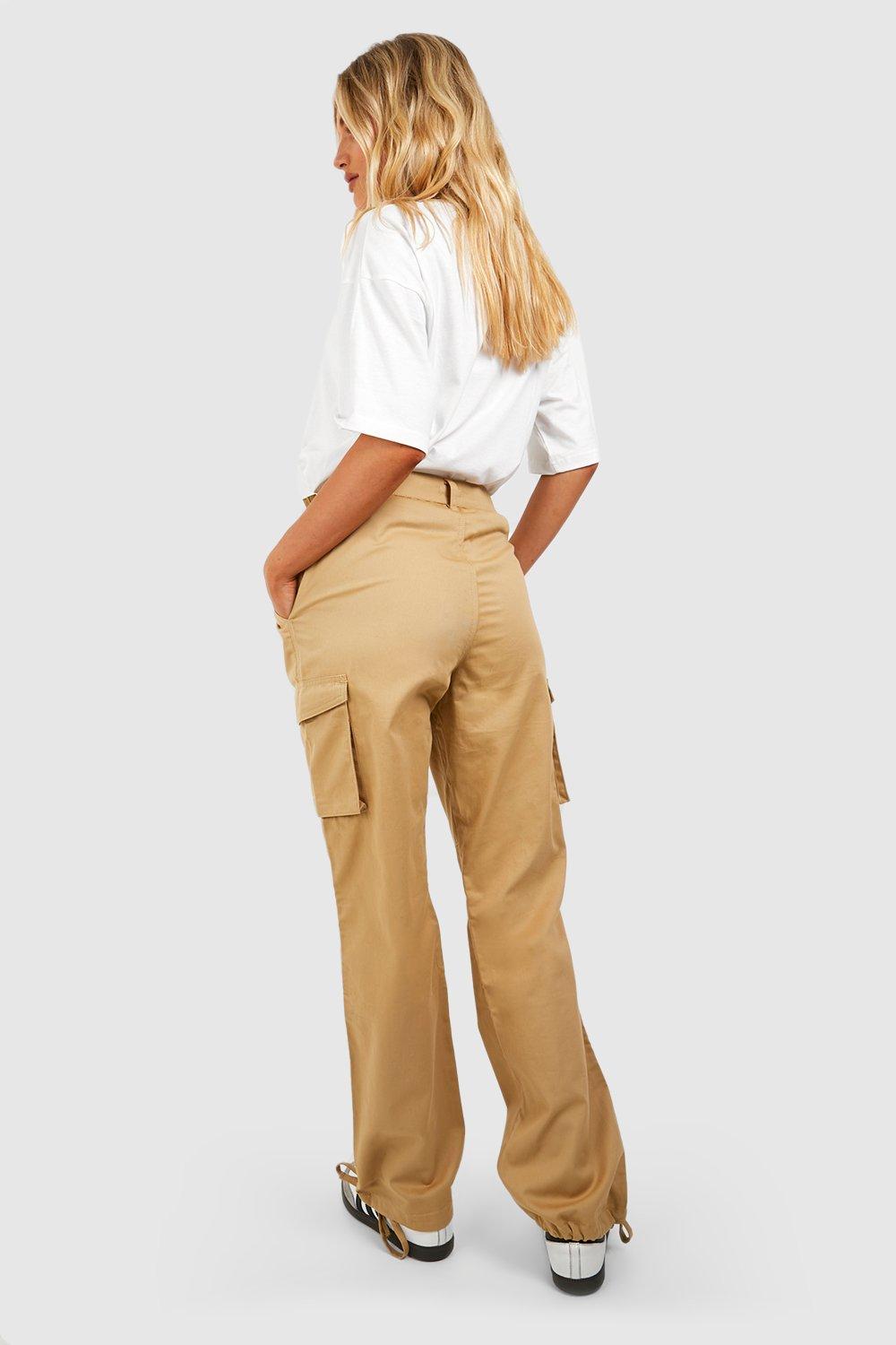 Pantalón deportivo oversize cargo con atadura en el bajo y cintura ajustable