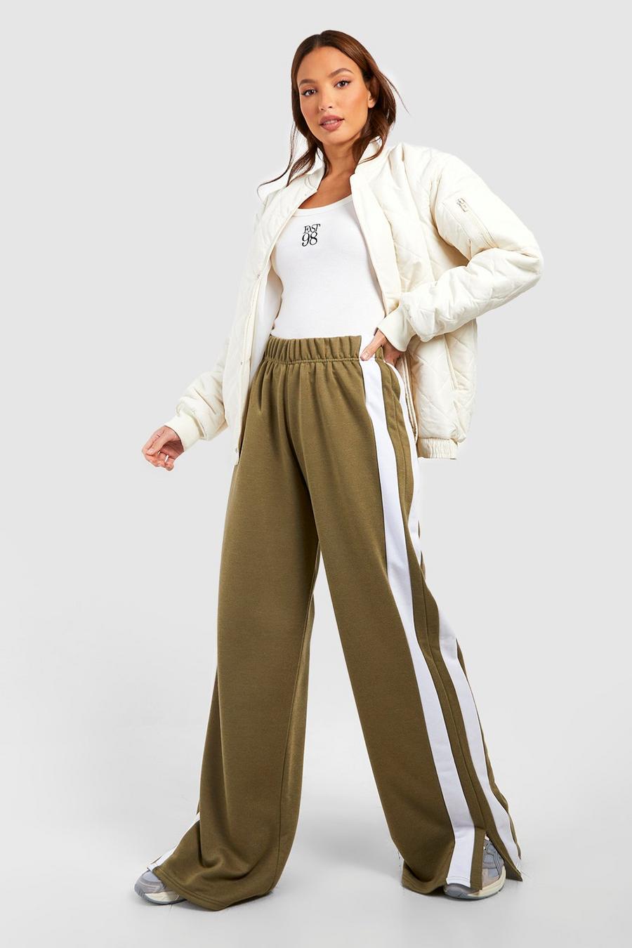Pantalón deportivo Tall de pernera ancha con rayas y abertura, Khaki image number 1