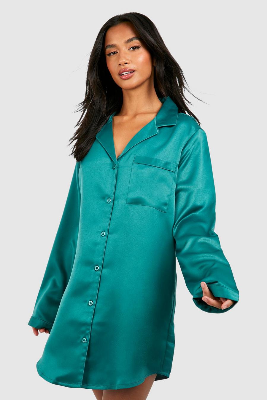 Camicia da notte Petite in raso con bottoni, Emerald image number 1