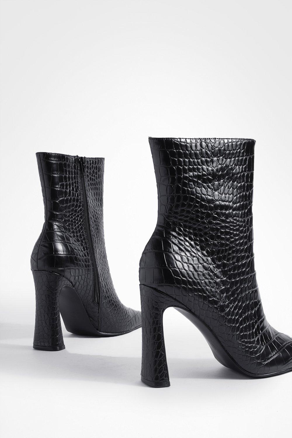 Flat best sale croc boots