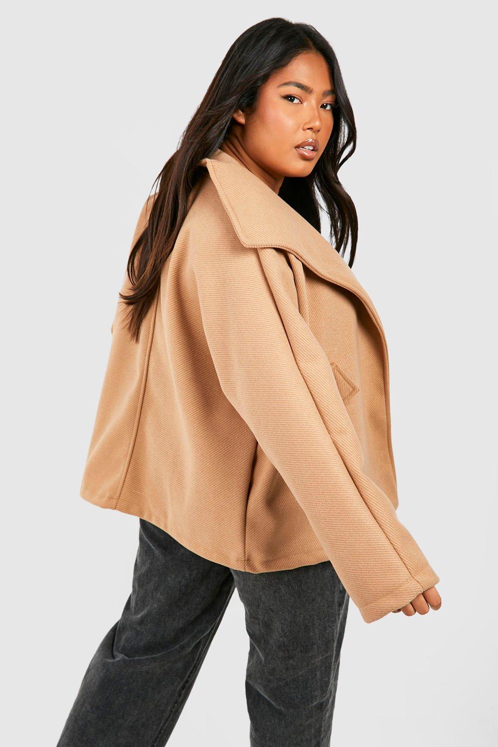 Short camel wool store coat