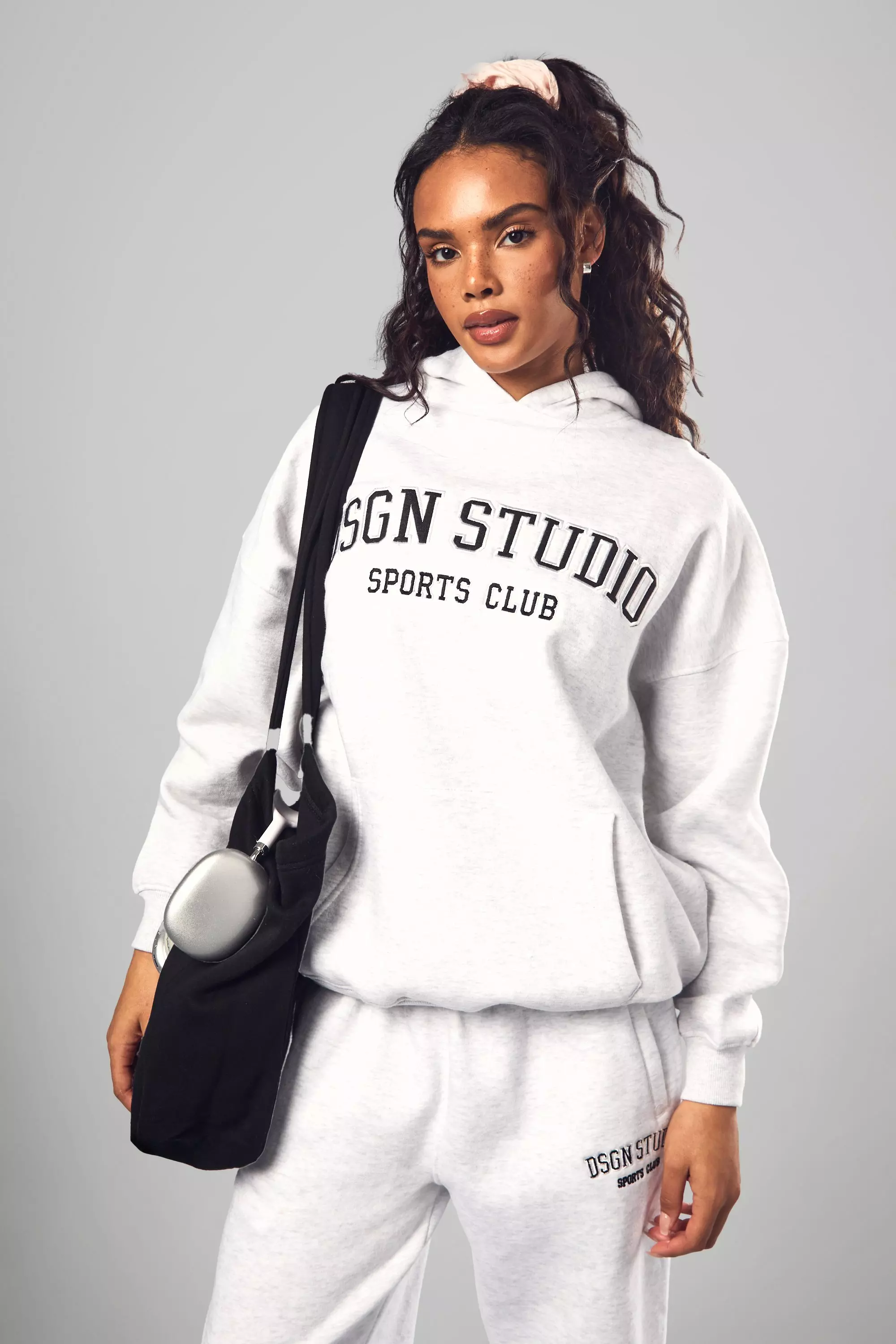 Black Dsgn Studio Applique Oversized Hoodie صورة بديلة