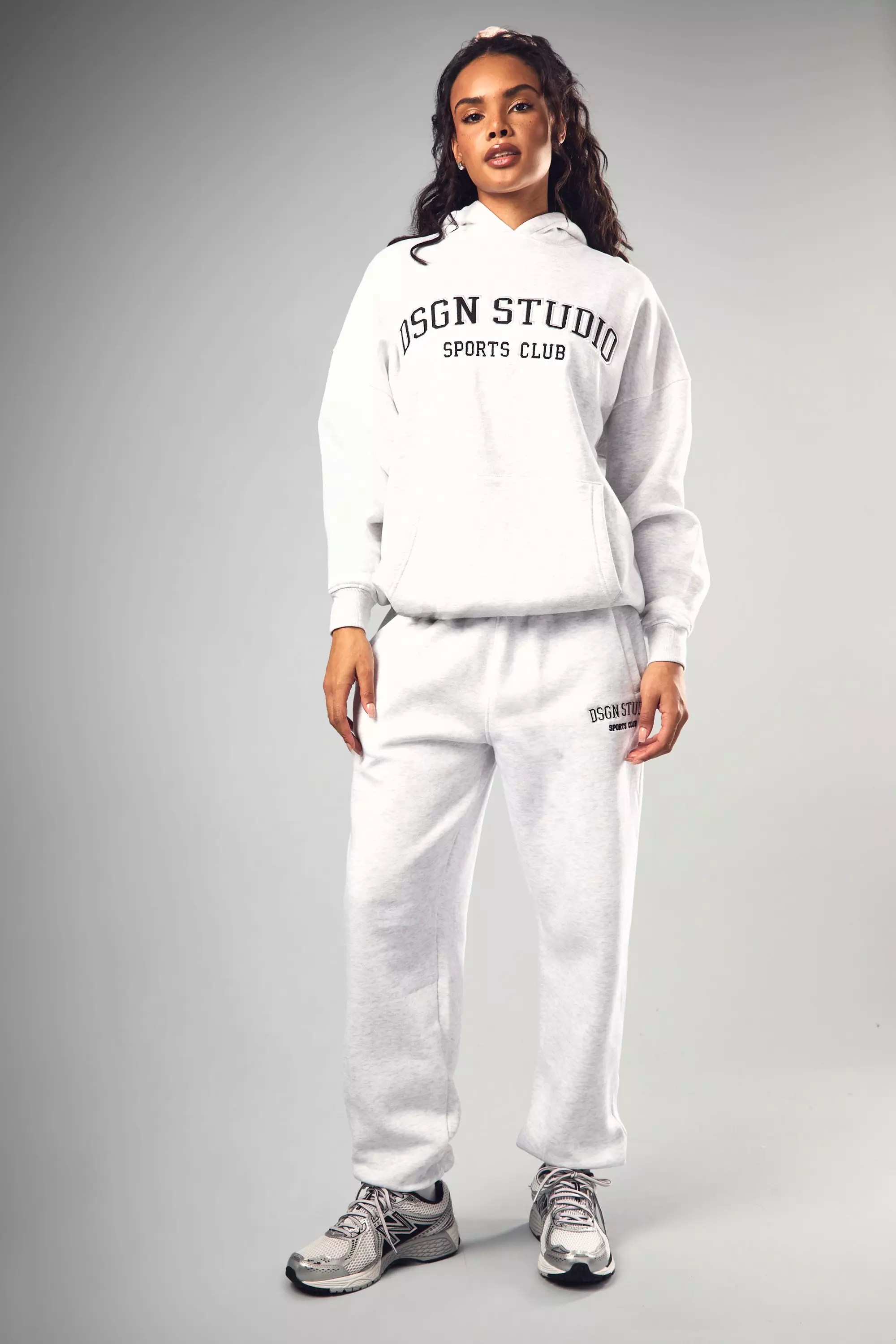 Black Dsgn Studio Applique Oversized Hoodie صورة بديلة