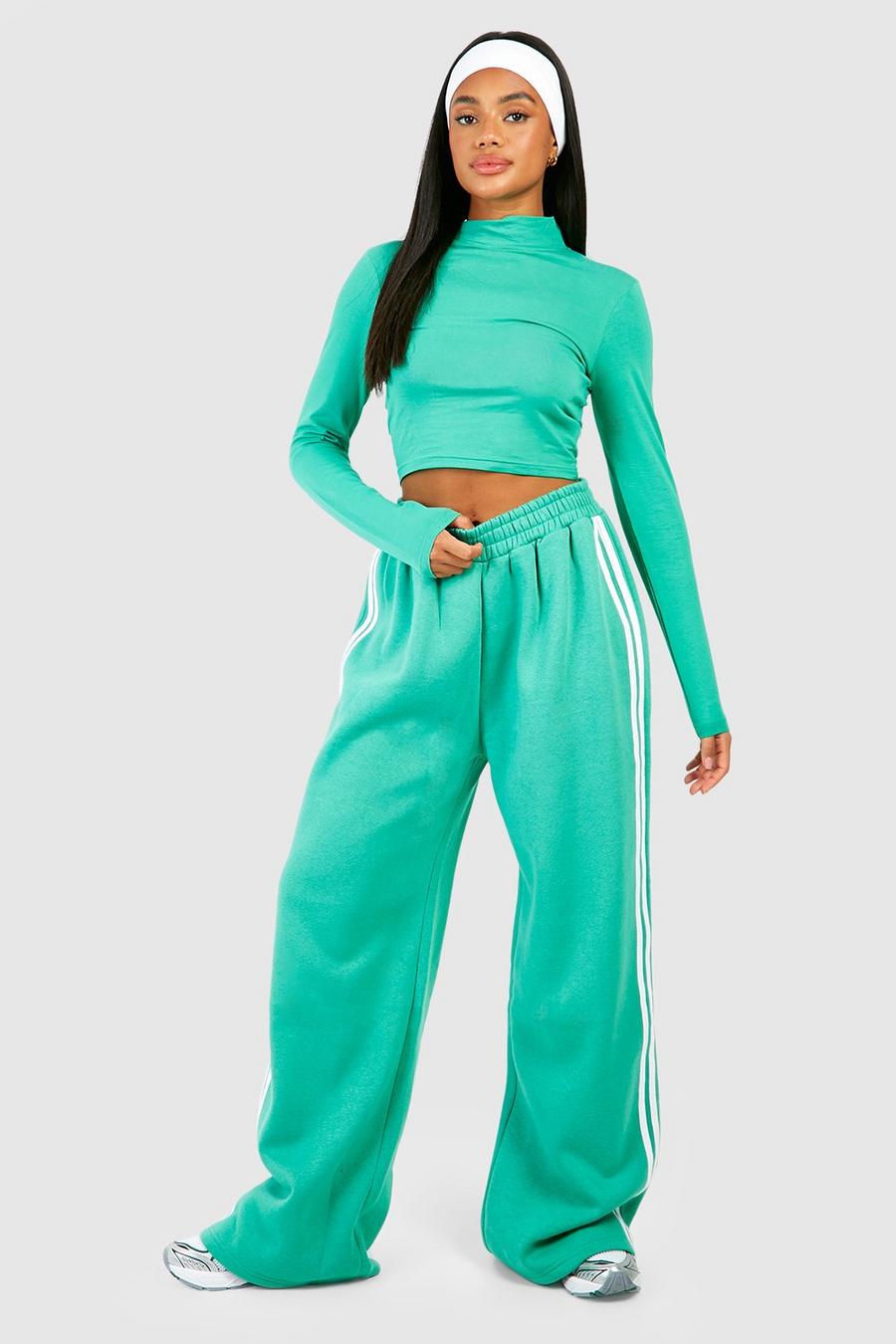 Green Long Sleeve Crop Top And Wide Leg Jogger Set  image number 1