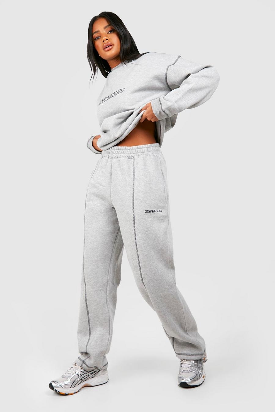 Pantalón deportivo oversize con bordado y costuras en contraste, Ash grey image number 1