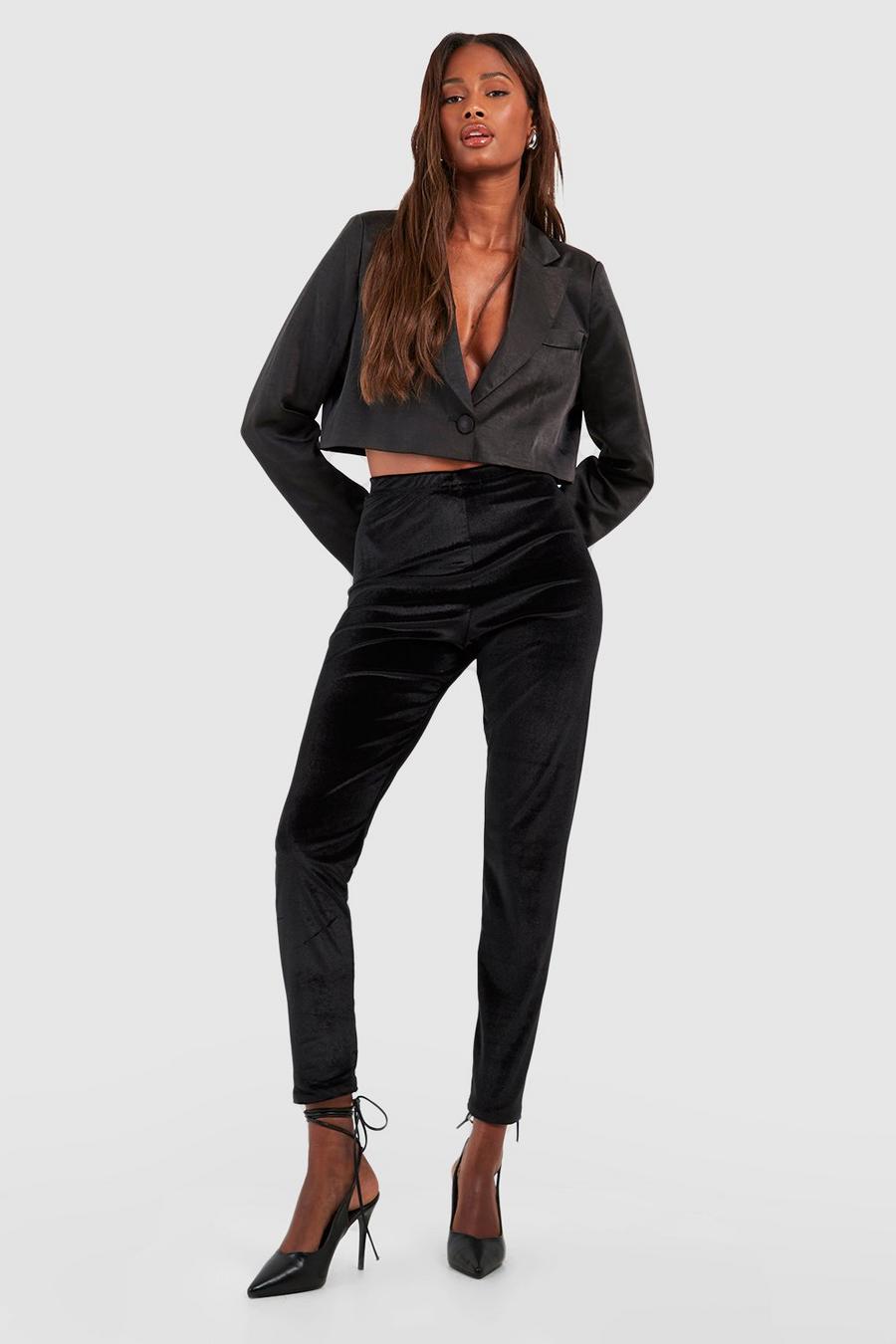 https://media.boohoo.com/i/boohoo/gzz71428_black_xl/female-black-velvet-high-waisted-leggings/?w=900&qlt=default&fmt.jp2.qlt=70&fmt=auto&sm=fit