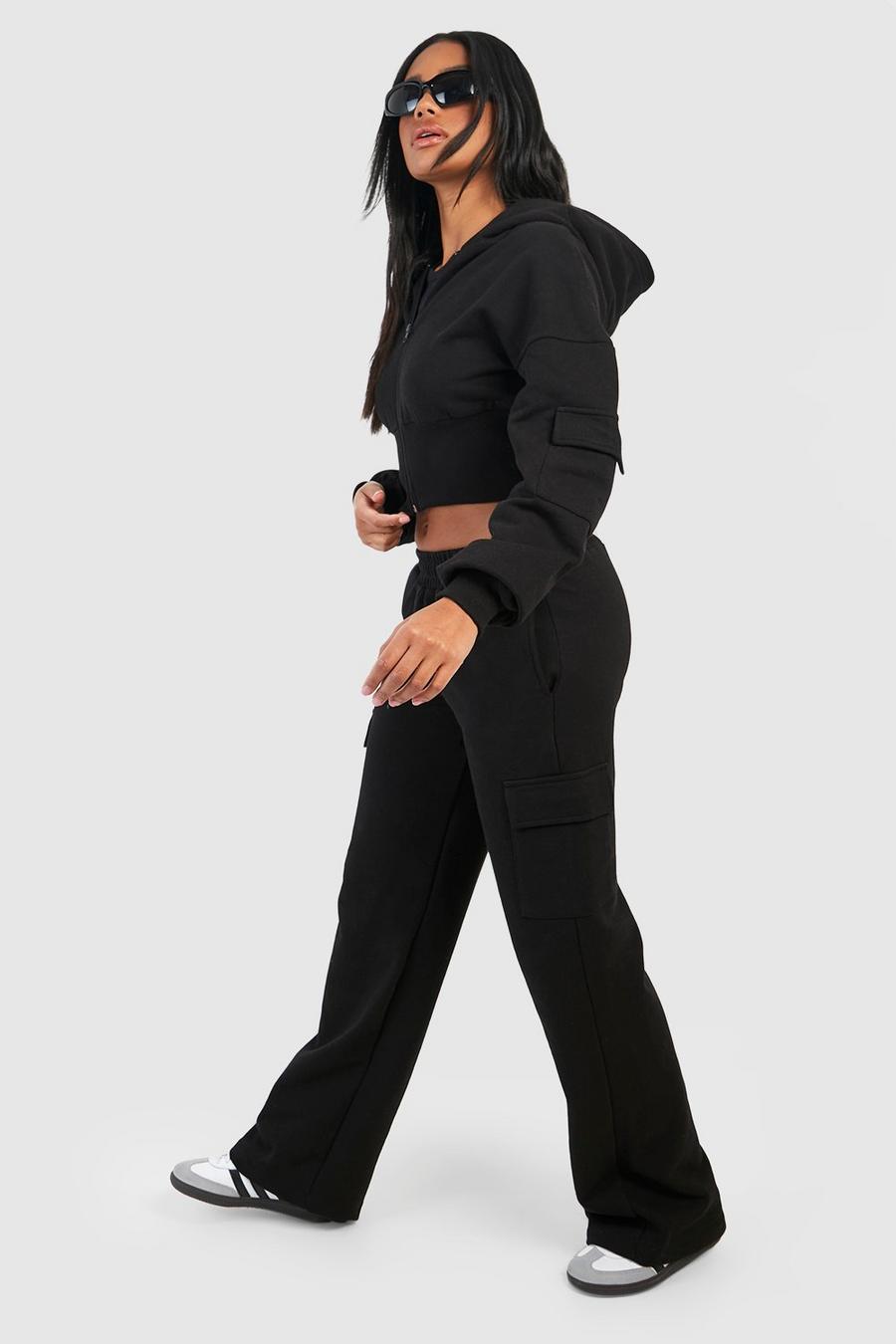 Chándal de pantalón deportivo con pernera recta y bolsillos cargo, Black image number 1