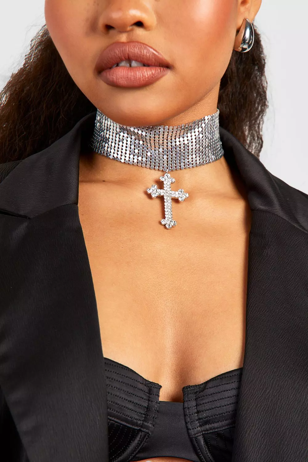 Silver chainmail necklace deals