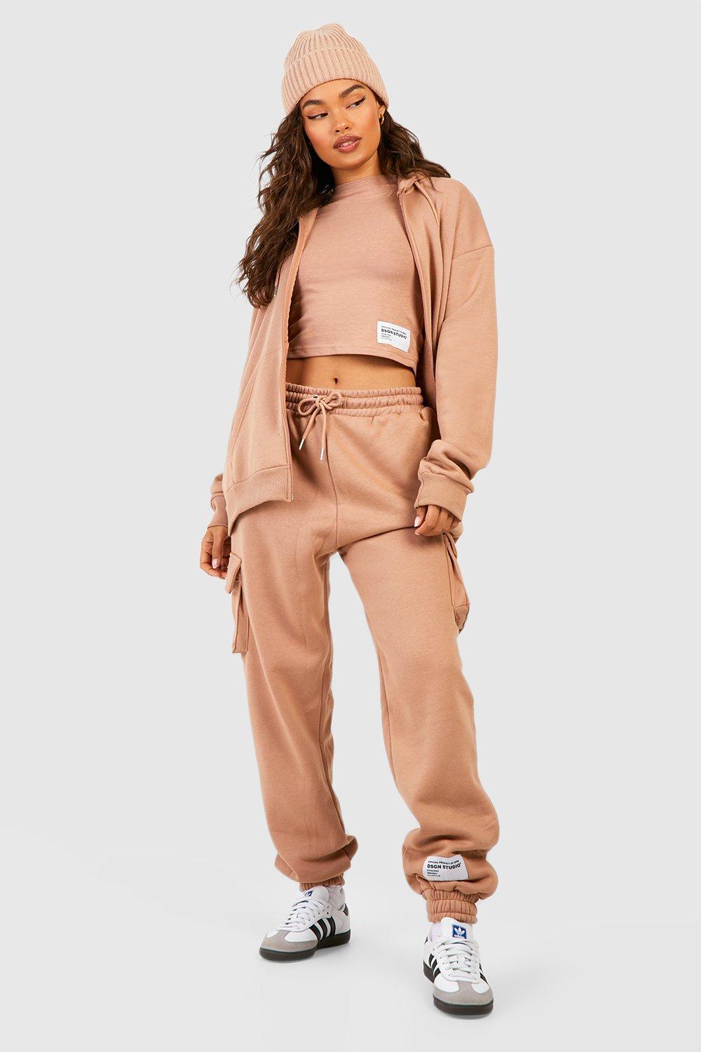 Tracksuit with zip store pockets