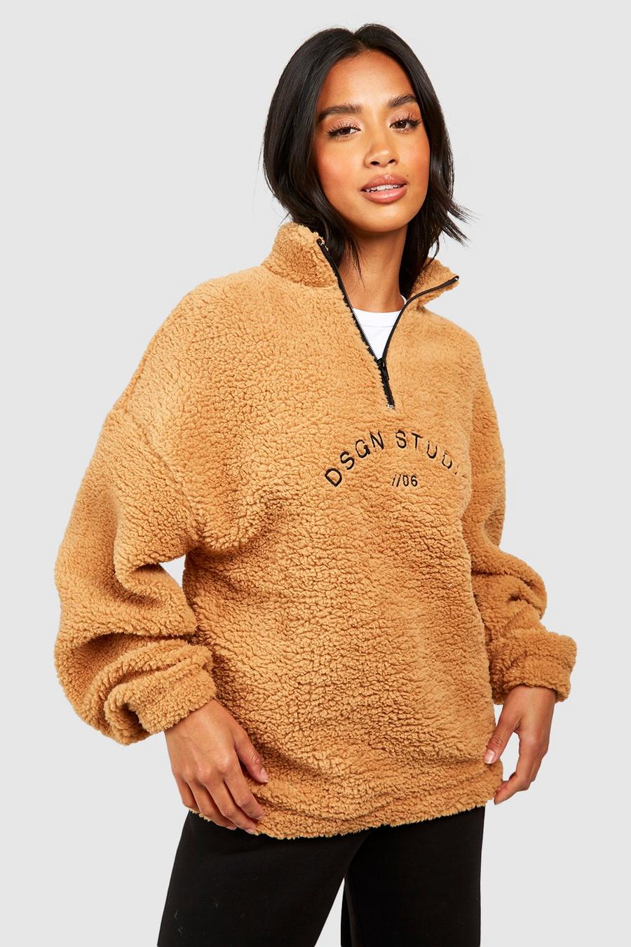 Camel Petite Premium Sweatshirt i teddy med brodyr och kort dragkedja image number 1