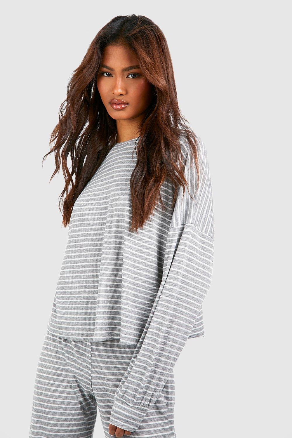 https://media.boohoo.com/i/boohoo/gzz74486_grey_xl_3/female-grey-tall-stripe-jersey-knit-lounge-pants-pj-set