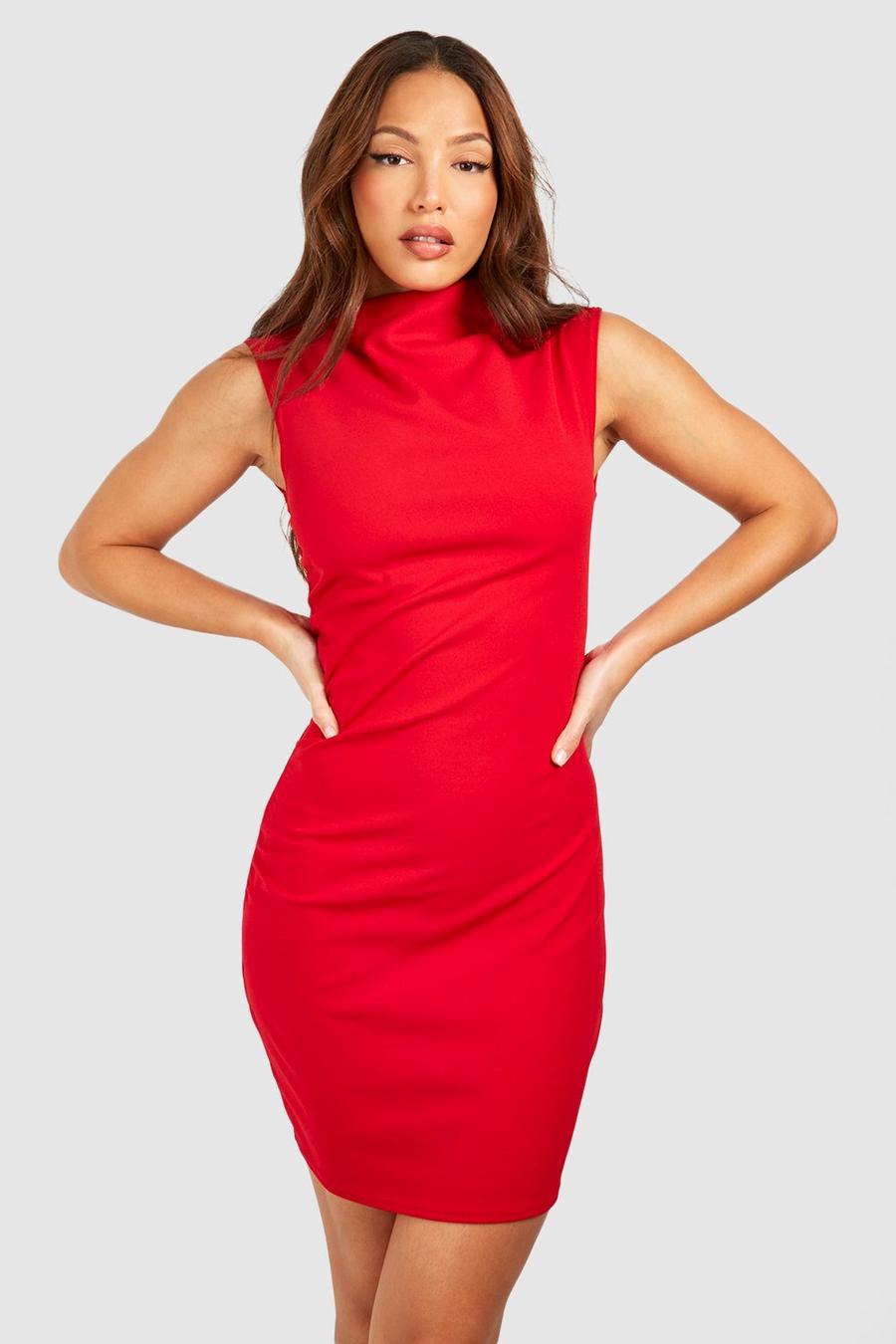 Red Tall Kort klänning med rysch och hög hals