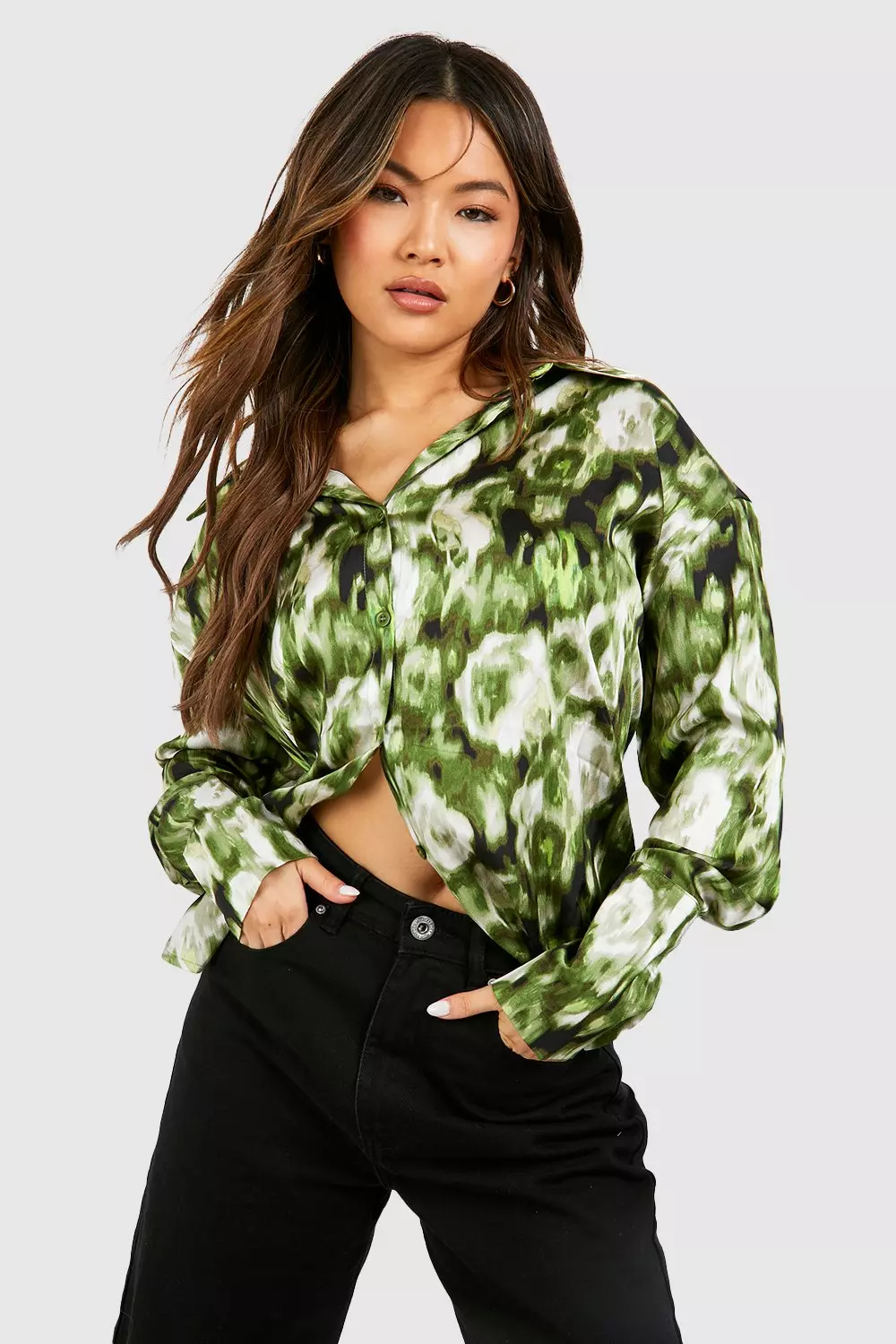 Fog green Satin  Abstract Deep Cuff Shirt صورة بديلة
