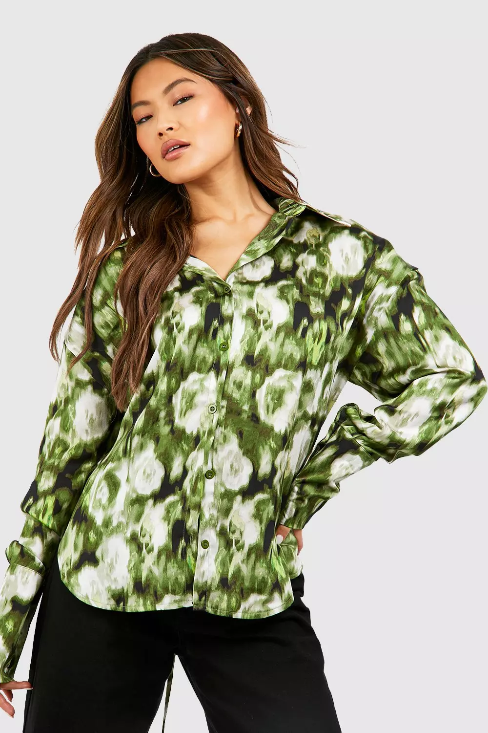 Fog green Satin  Abstract Deep Cuff Shirt صورة بديلة