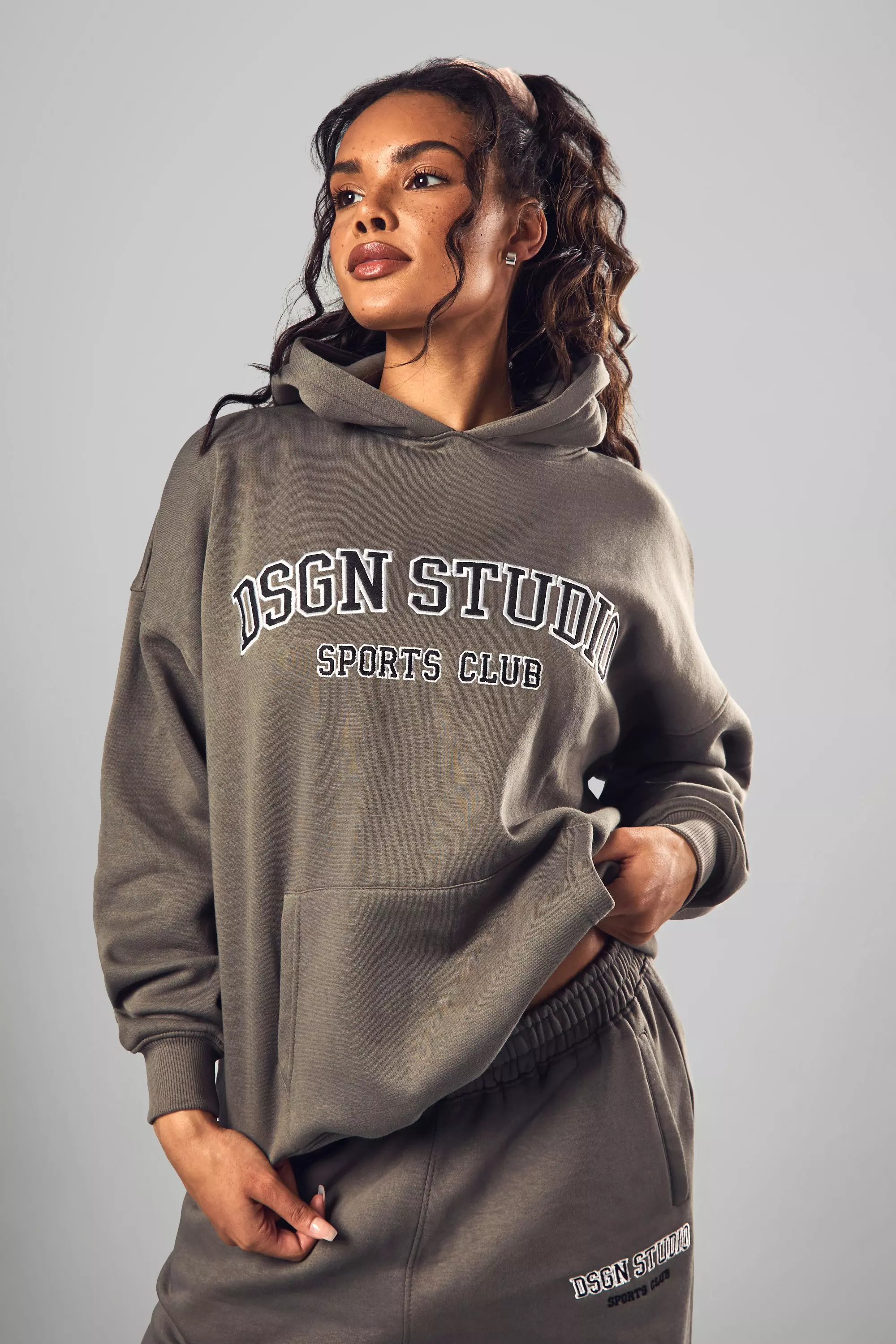 Khaki Dsgn Studio Applique Oversized Hoodie صورة بديلة