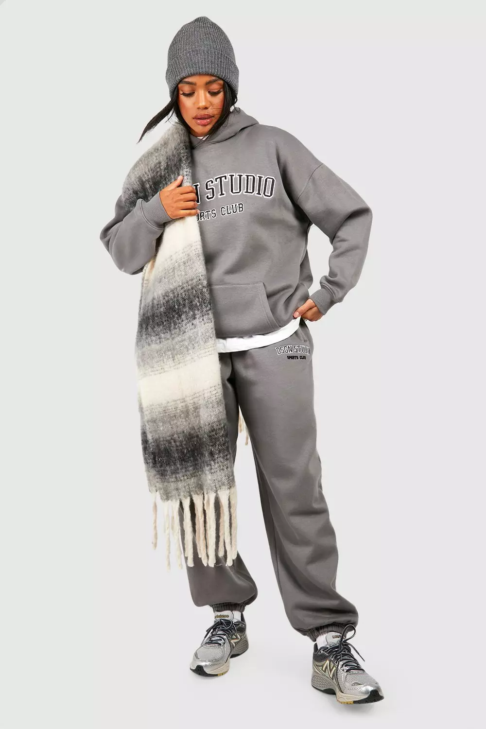 Navy Dsgn Studio Applique Oversized Jogger alternative image
