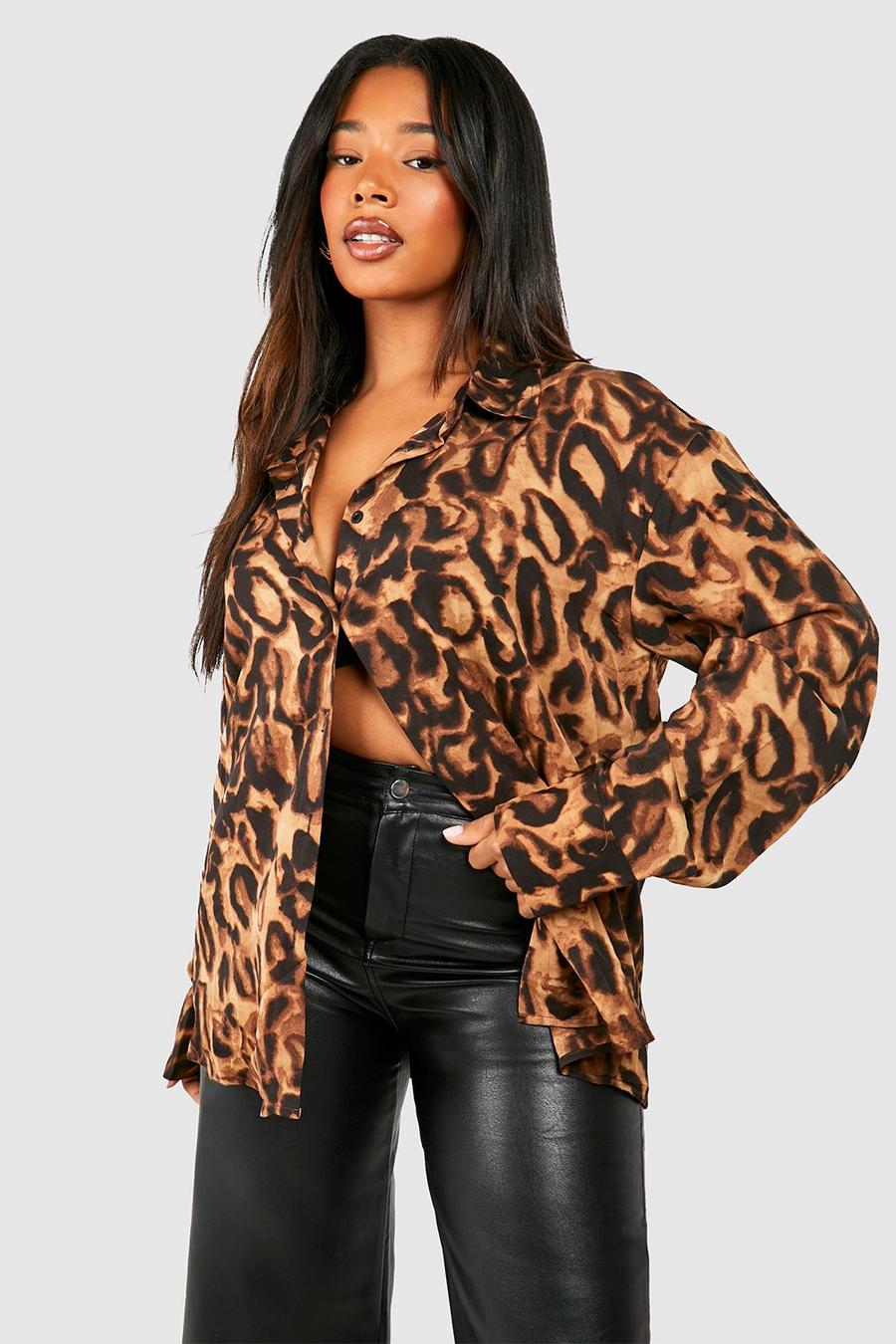 Camisa Plus de raso con estampado de leopardo, Brown image number 1