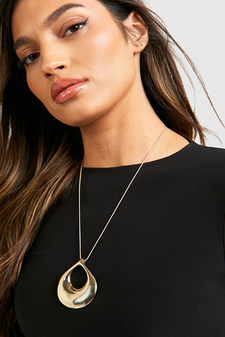 Gold metallic Rounded Pendant Necklace 