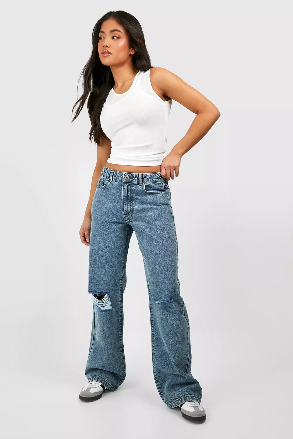 Vintage wash Petite 28 Inch Basics Ripped Knee Boyfriend Jeans صورة بديلة