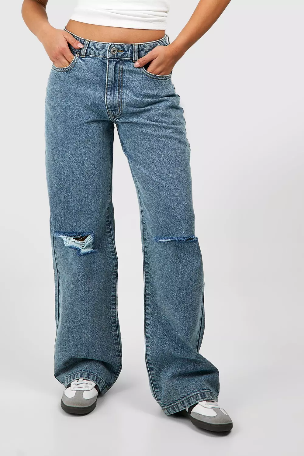 Vintage wash Petite 28 Inch Basics Ripped Knee Boyfriend Jeans صورة بديلة